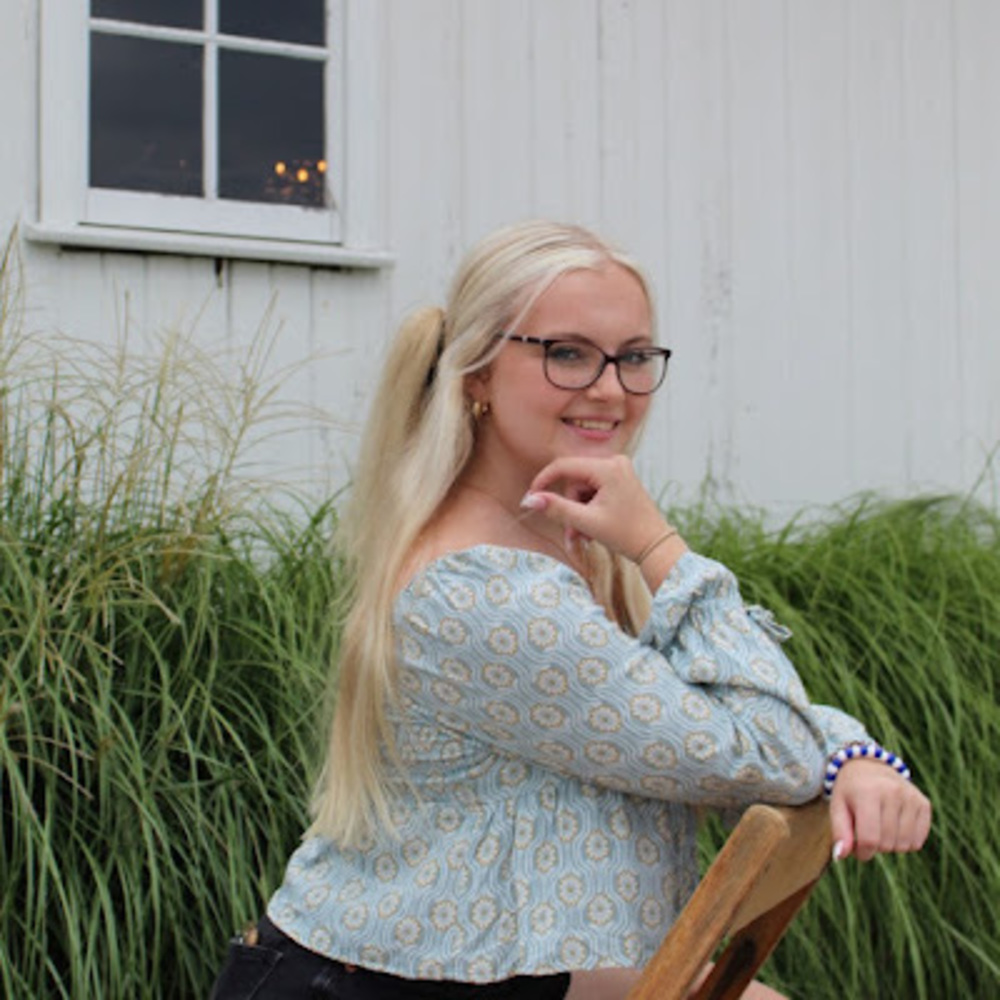 Meet your Posher, Ella